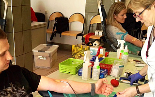 Dawcy krwi z Braniewa pomogli choremu na białaczkę Pawełkowi